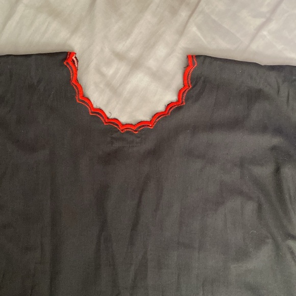 Embroidered Mexican top by Mary - Picture 3 of 4